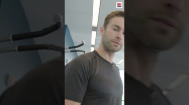 Chace Crawford pairs tris and back in this superset  #menshealth #theboys